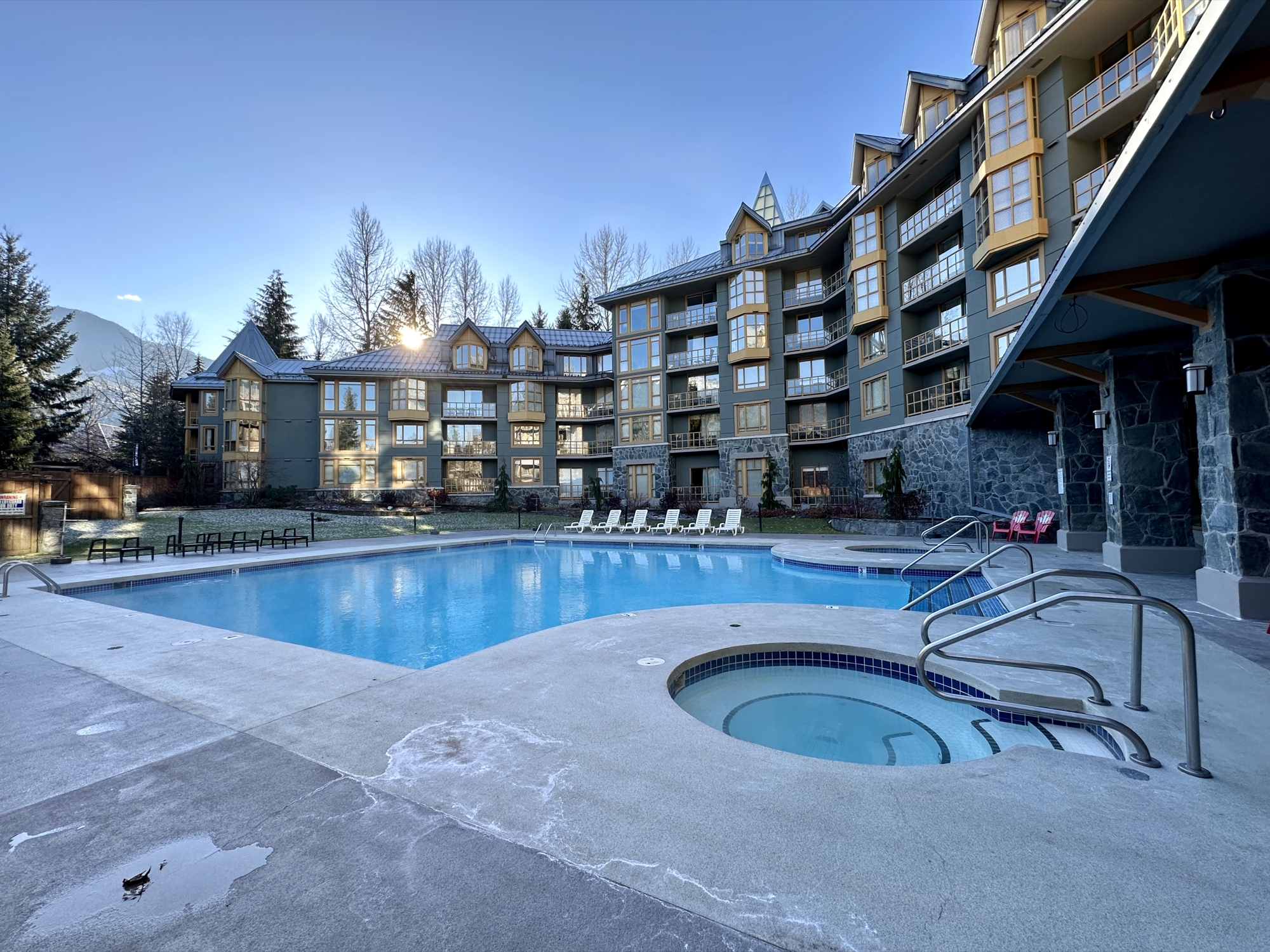 Cascade Lodge hotel-condominium pool and hot tub in Whistler